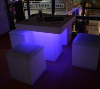 Statafel lounge wit 80×80 cm + Led verlichting